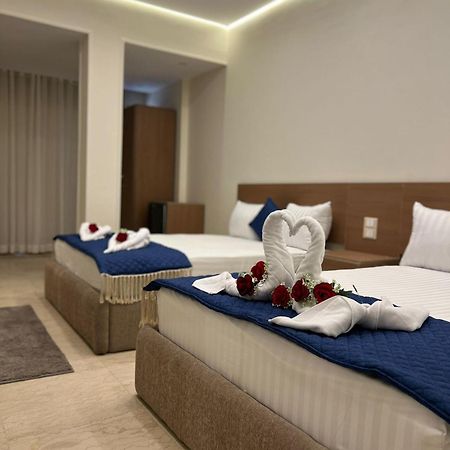 Town Hotel Kairo Bagian luar foto