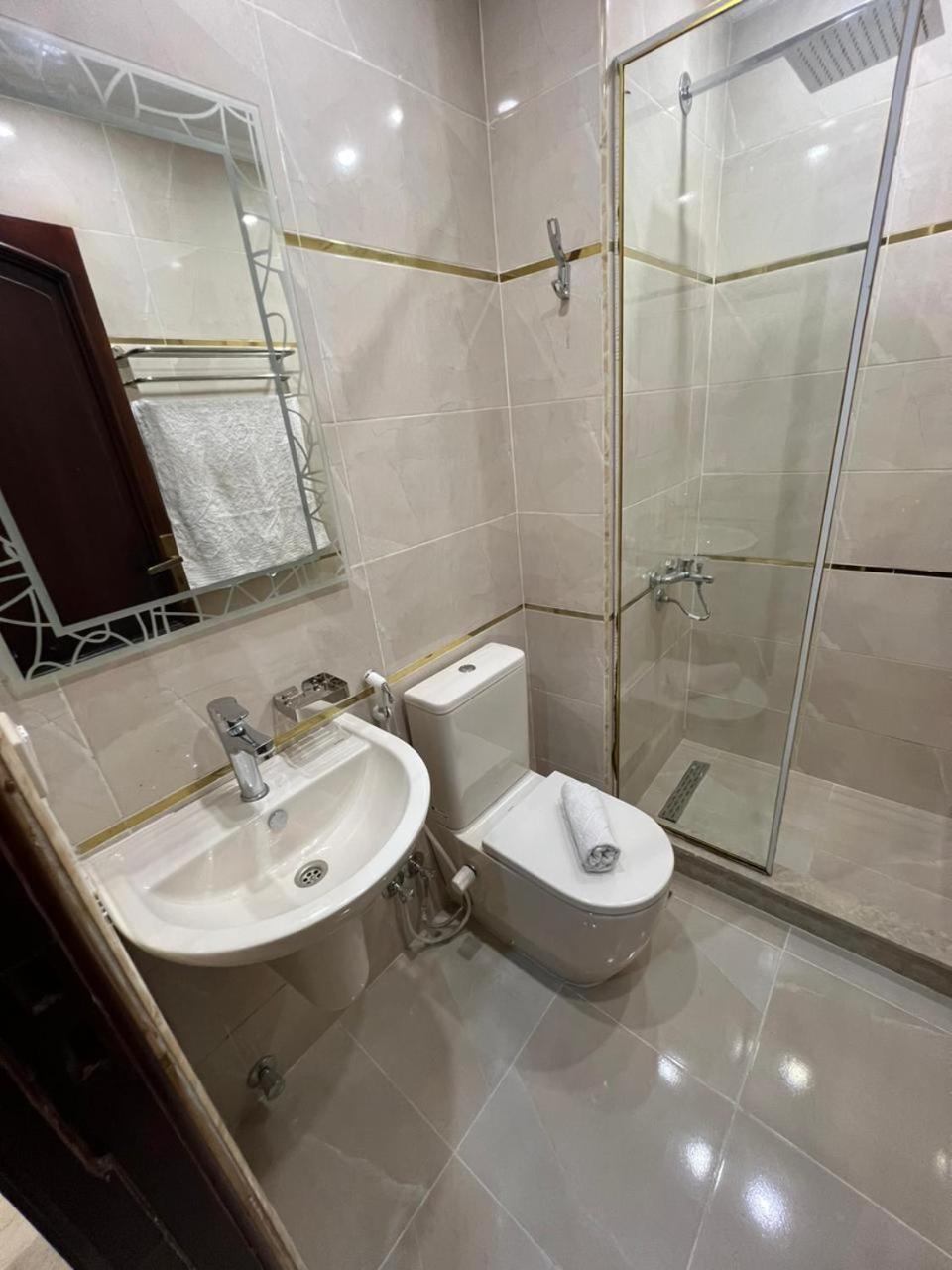 Town Hotel Kairo Bagian luar foto