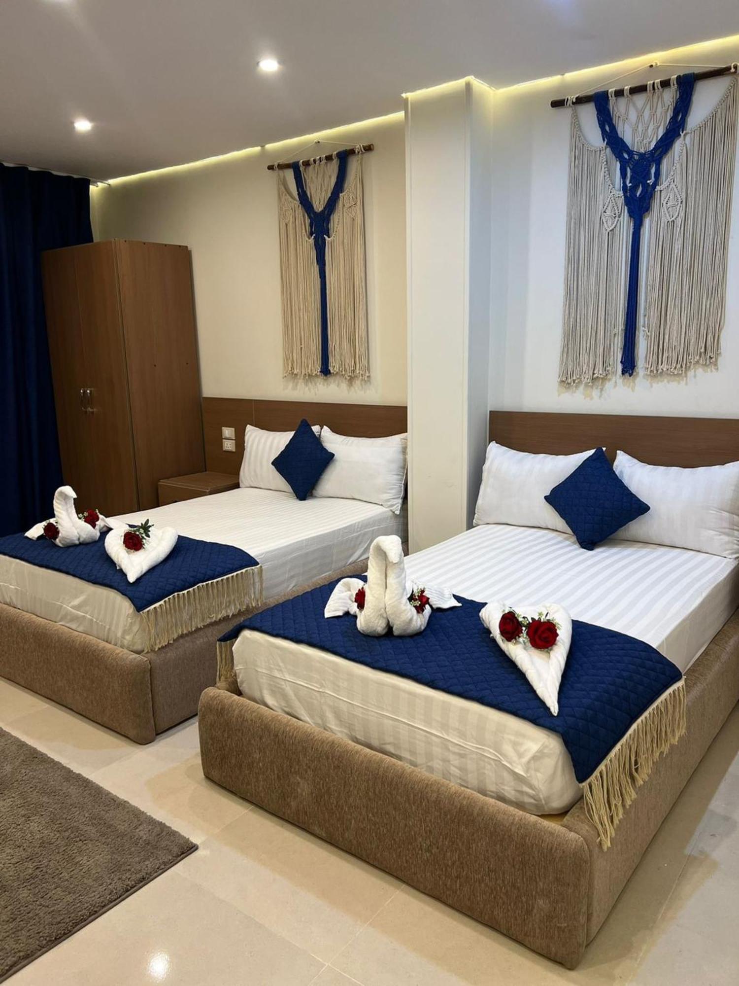 Town Hotel Kairo Bagian luar foto