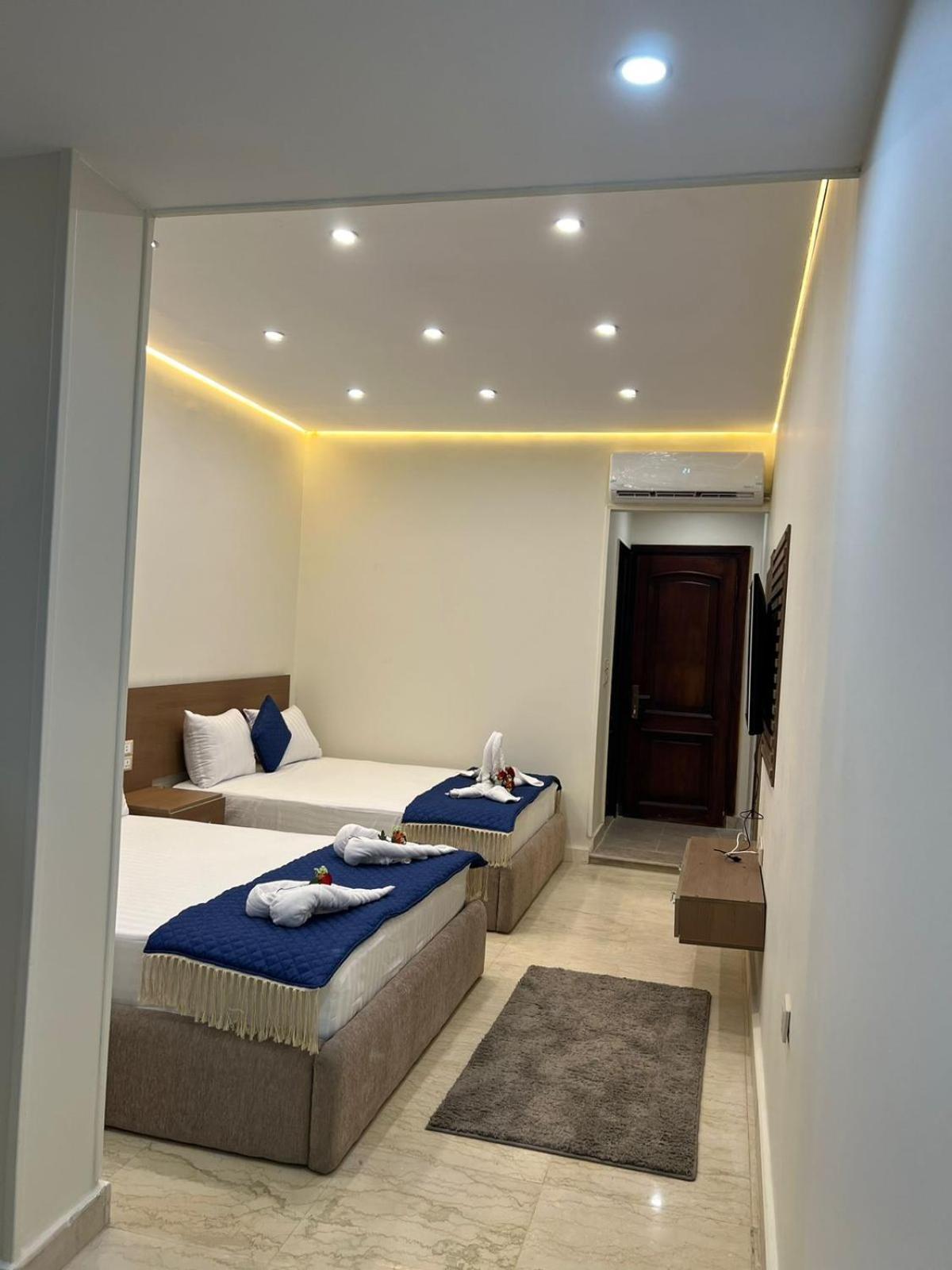 Town Hotel Kairo Bagian luar foto