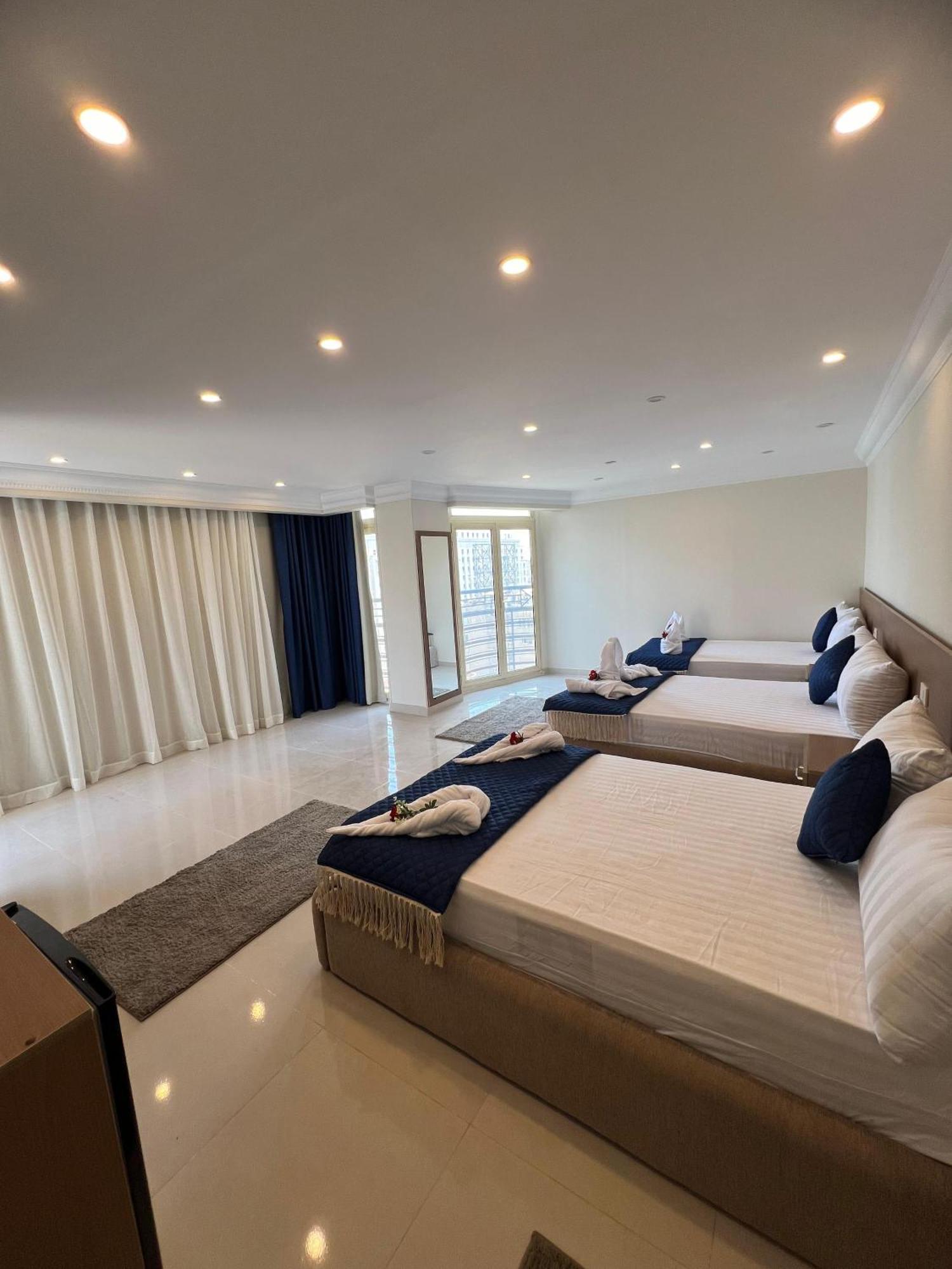 Town Hotel Kairo Bagian luar foto