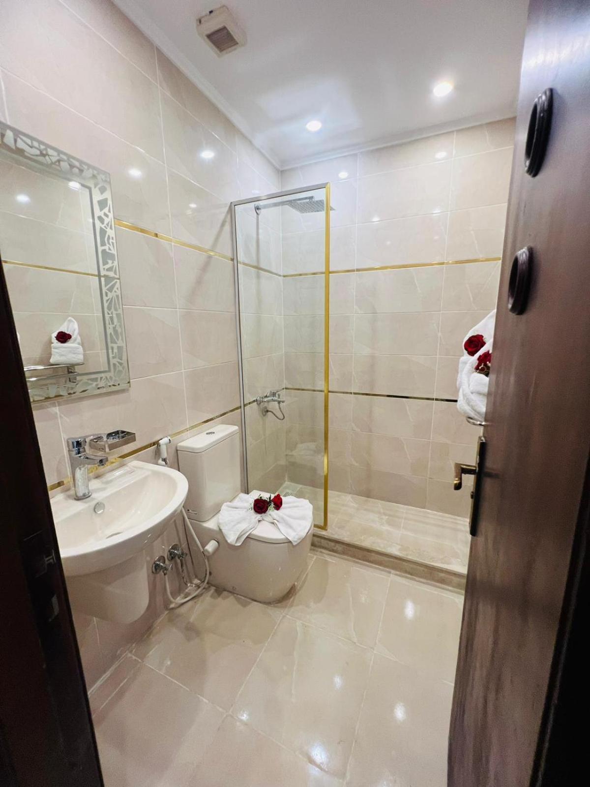 Town Hotel Kairo Bagian luar foto