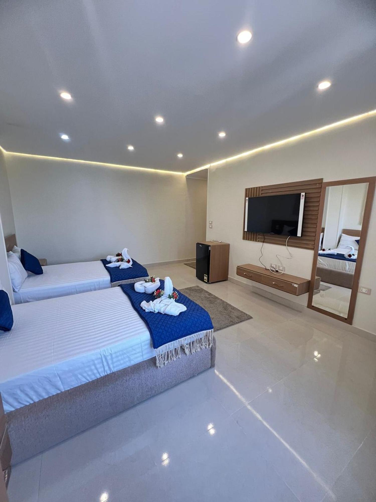 Town Hotel Kairo Bagian luar foto