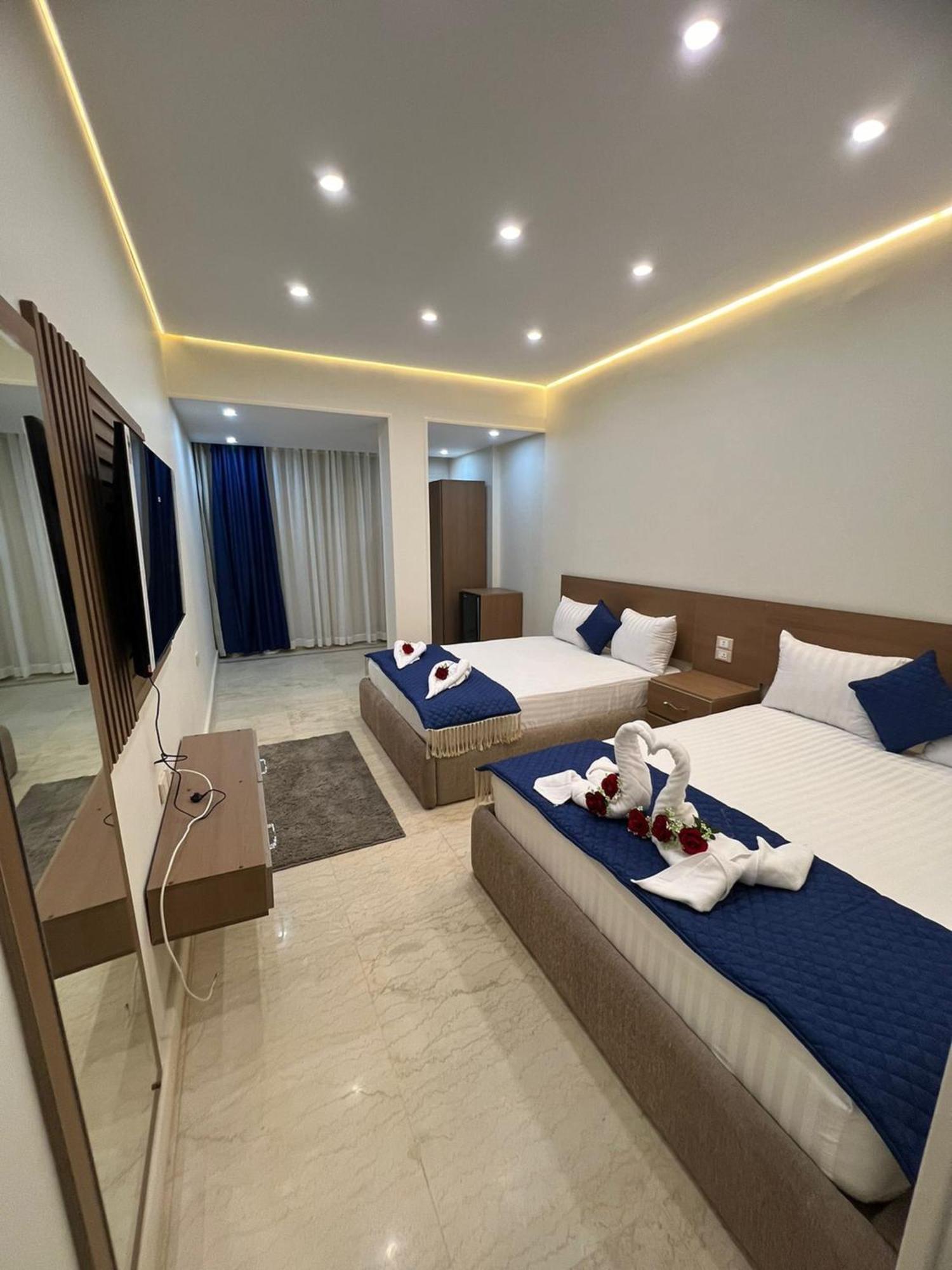 Town Hotel Kairo Bagian luar foto